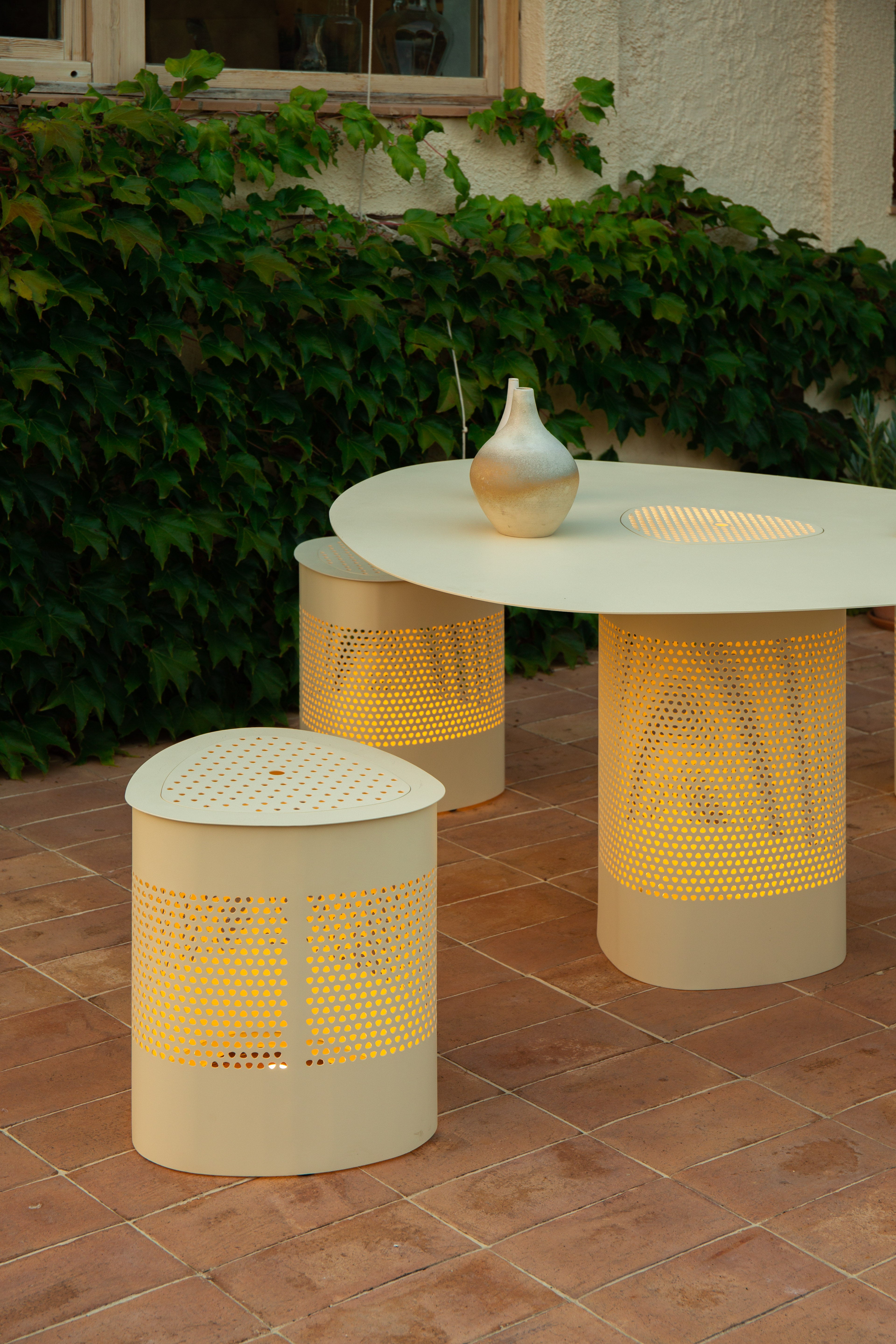 Mesa Forats Oval XL Crema